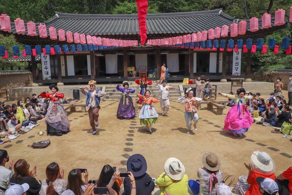 A time machine tour that brings Korea's past and present together (1-day trip to Korean Folk Village, Suwon Hwaseong Fortress, etc.)