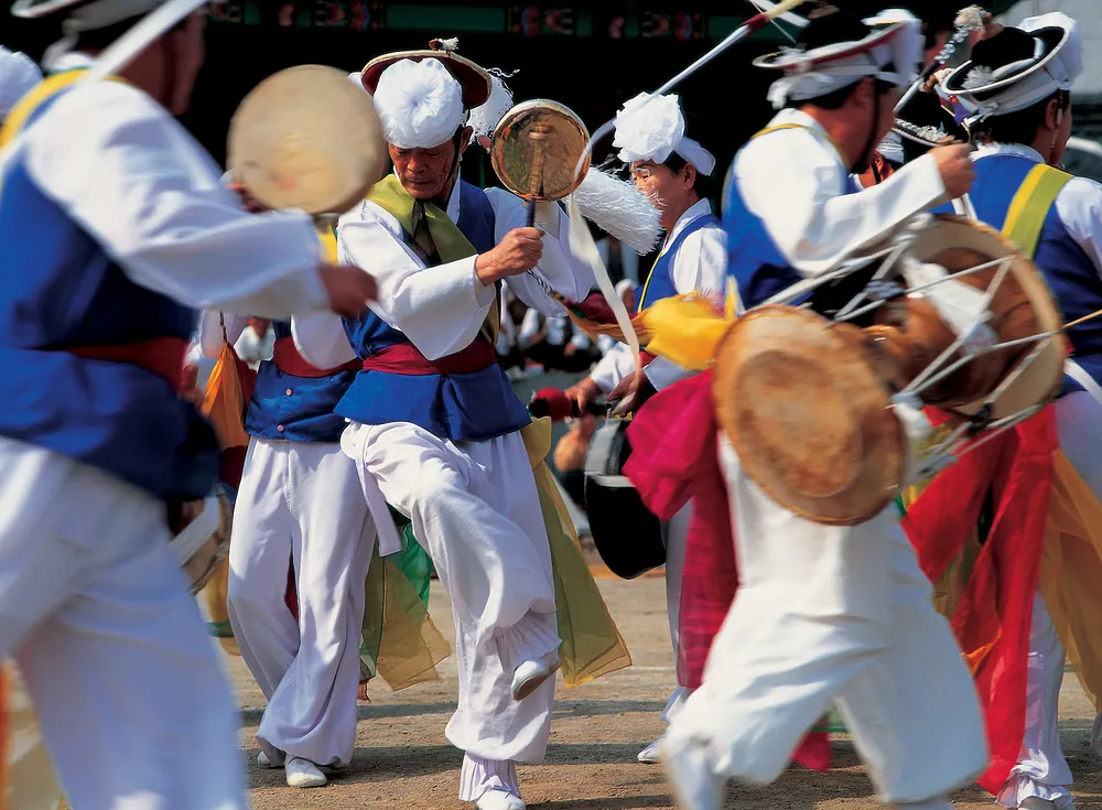 Korea Past & Present Time Machine Tour (Korean Folk Village & Suwon Hwaseong 1-Day Tour)