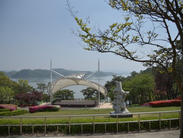 外国人首尔/忠清（2天1夜）- 液塘湖雕塑公园，鳄湾御亭公园，液塘湖日落观赏，景福宫，明洞 - Thumbnail