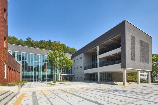 Korea National University of Transportation