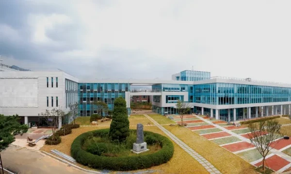 Hanshin University